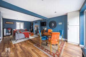 Lounge/Diner- click for photo gallery